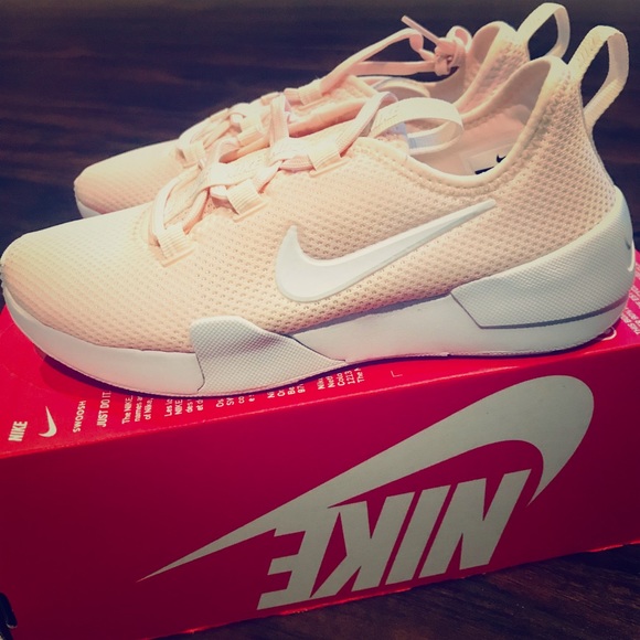 Nike Shoes - Nike NWT sz 6 peach and white sneakers